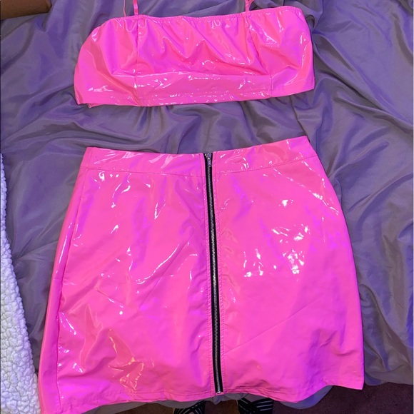 Cute two piece. Fits like a medium. Never worn❤️ - Picture 1 of 1